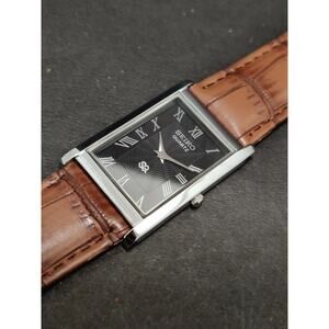 Vintage Style Seiko Quartz Mens Silver Watch & Black accents W/ Leather Strap